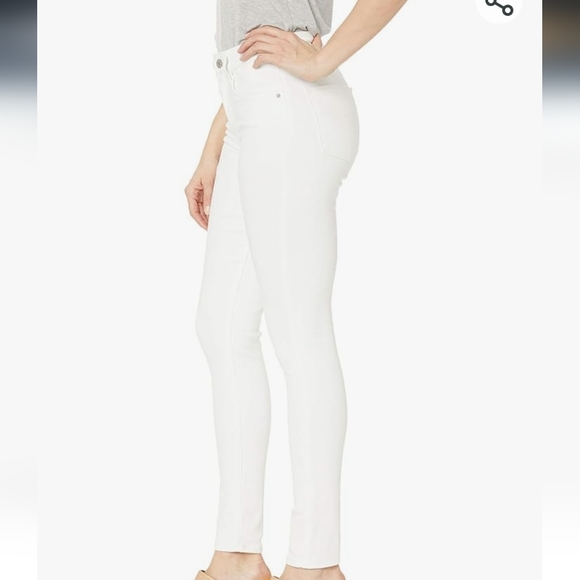 Levi's Curve Jeans - Picture 5 of 9